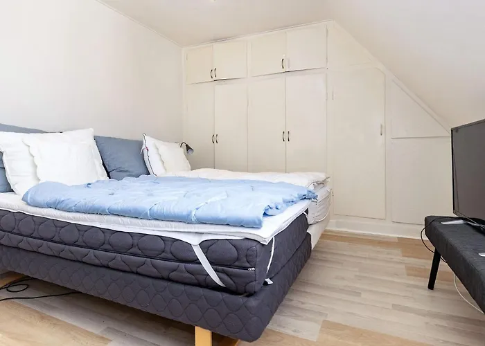 3 Person In Aeroskobing-by Traum