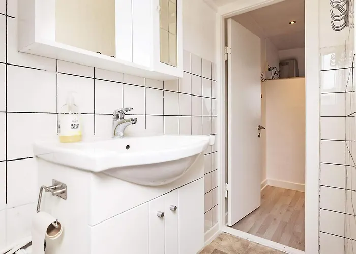 3 Person In Aeroskobing-by Traum * Ærøskøbing