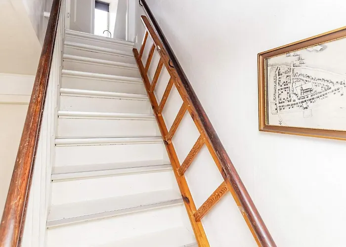 3 Person In Aeroskobing-by Traum