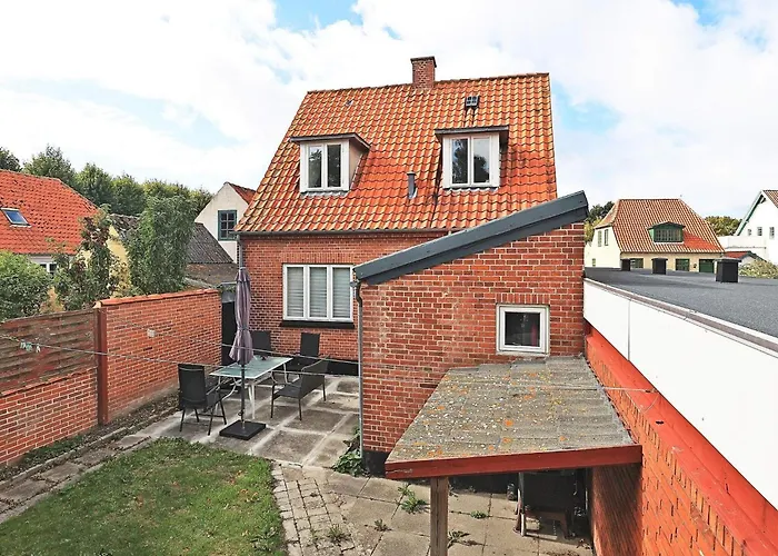 3 Person In Aeroskobing-by Traum * Ærøskøbing